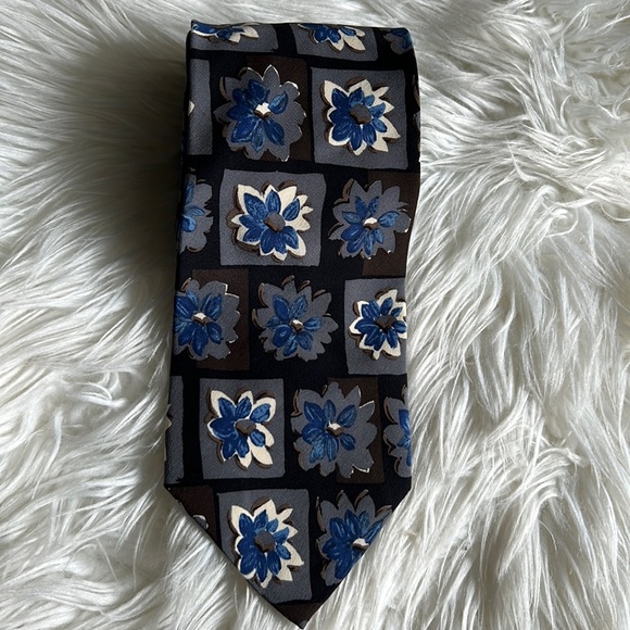 ✅ BOSS Floral Luxury Tie - Picture 1 of 4